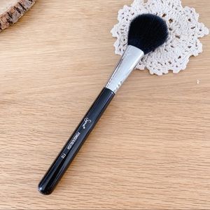 Sigma beauty F10 brush